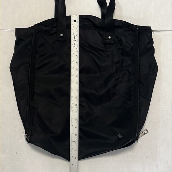 Lululemon Expandable Tote Black Bag - Picture 15 of 16